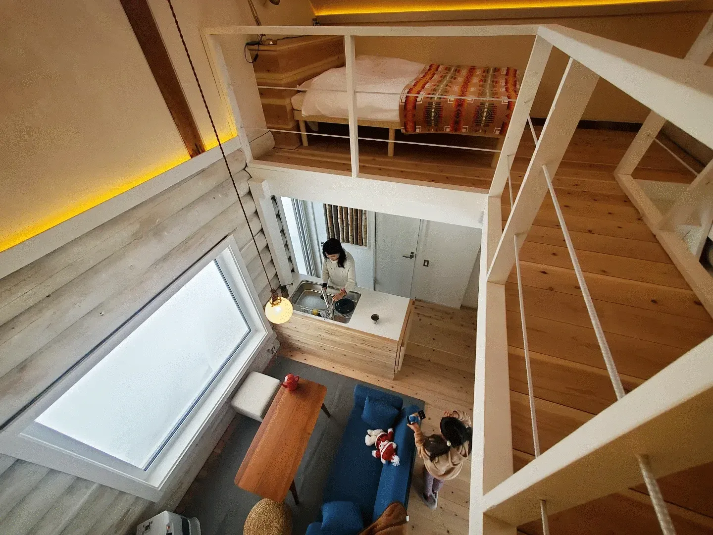 モダンなデザインのロフトハウス内観