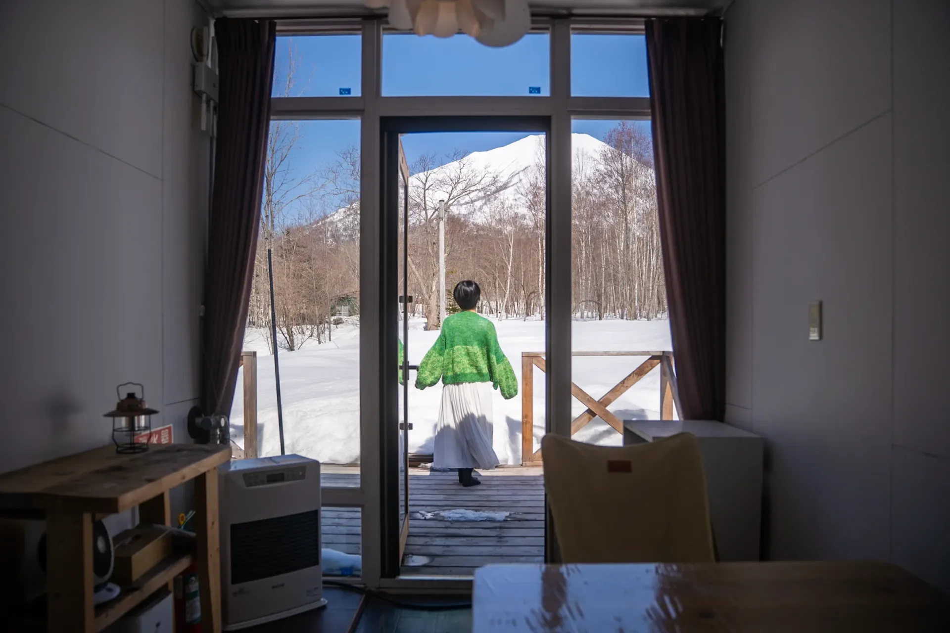 部屋からの眺め、雪景色と羊蹄山