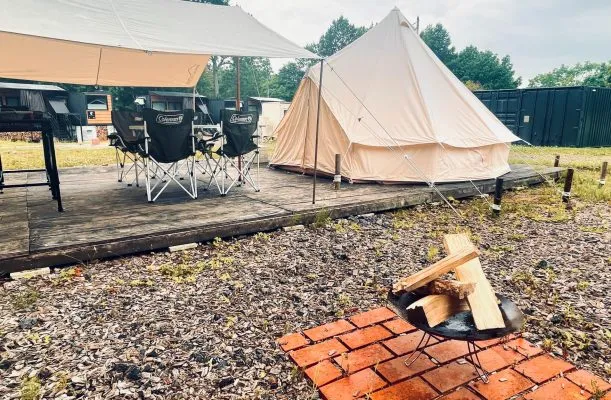 真狩焚き火キャンプ場のベルテントと焚き火